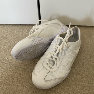 Cheer shoes